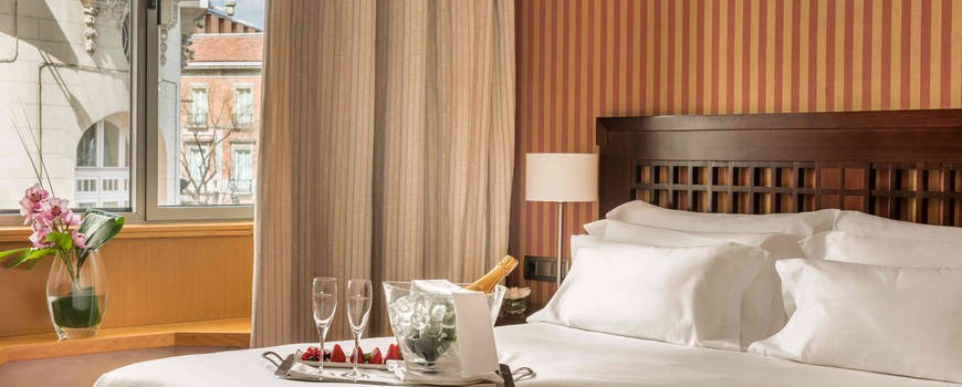 PREMIUM ROOM