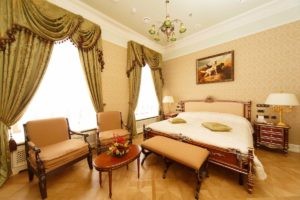 EXECUTIVE SUITE