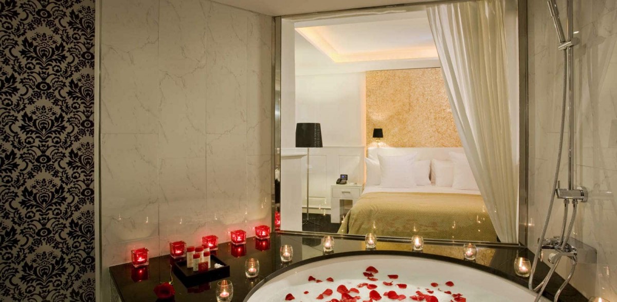 SUPREME  ROOM