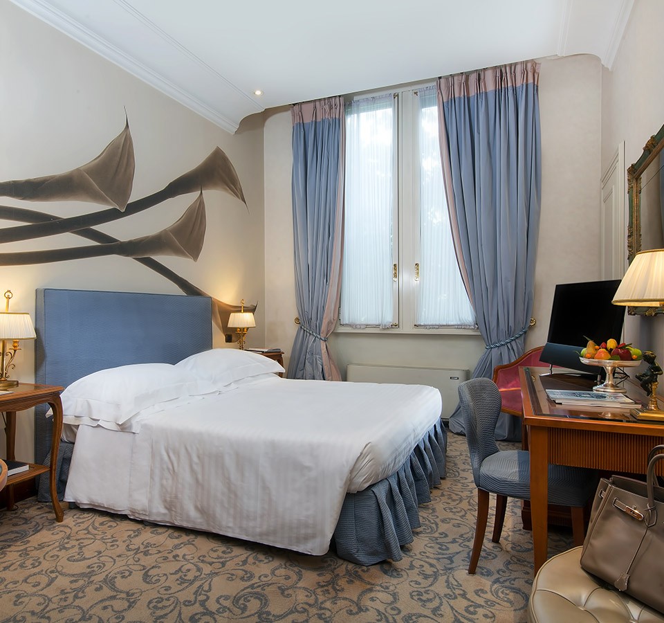 SUPERIOR ROOM