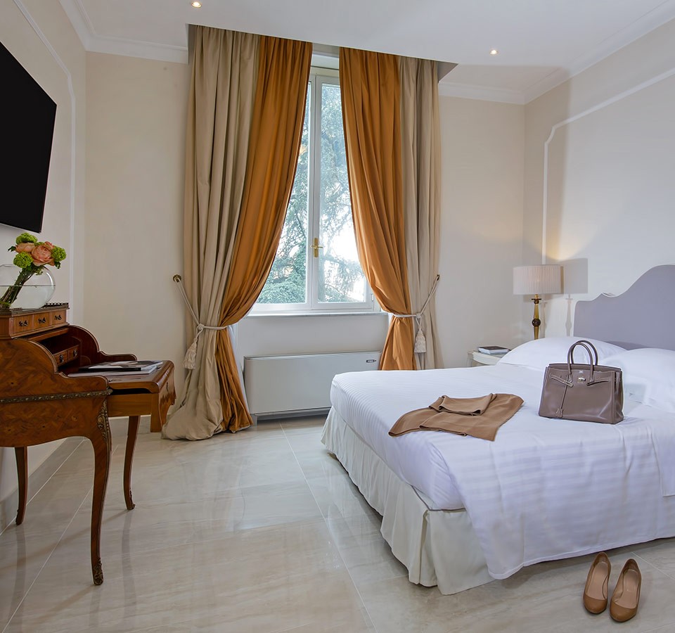 ALDROVANDI JUNIOR SUITE