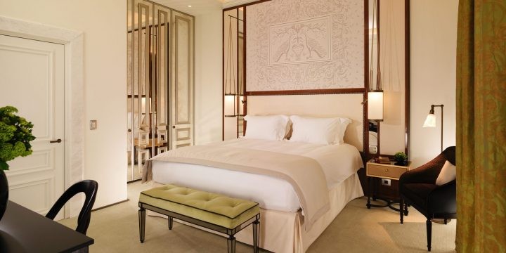 PRESTIGE ROOM