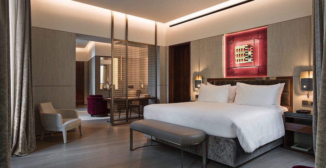 CORNER SUITE