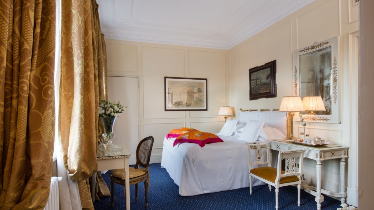 SUPERIOR ROOM WITH VIEW