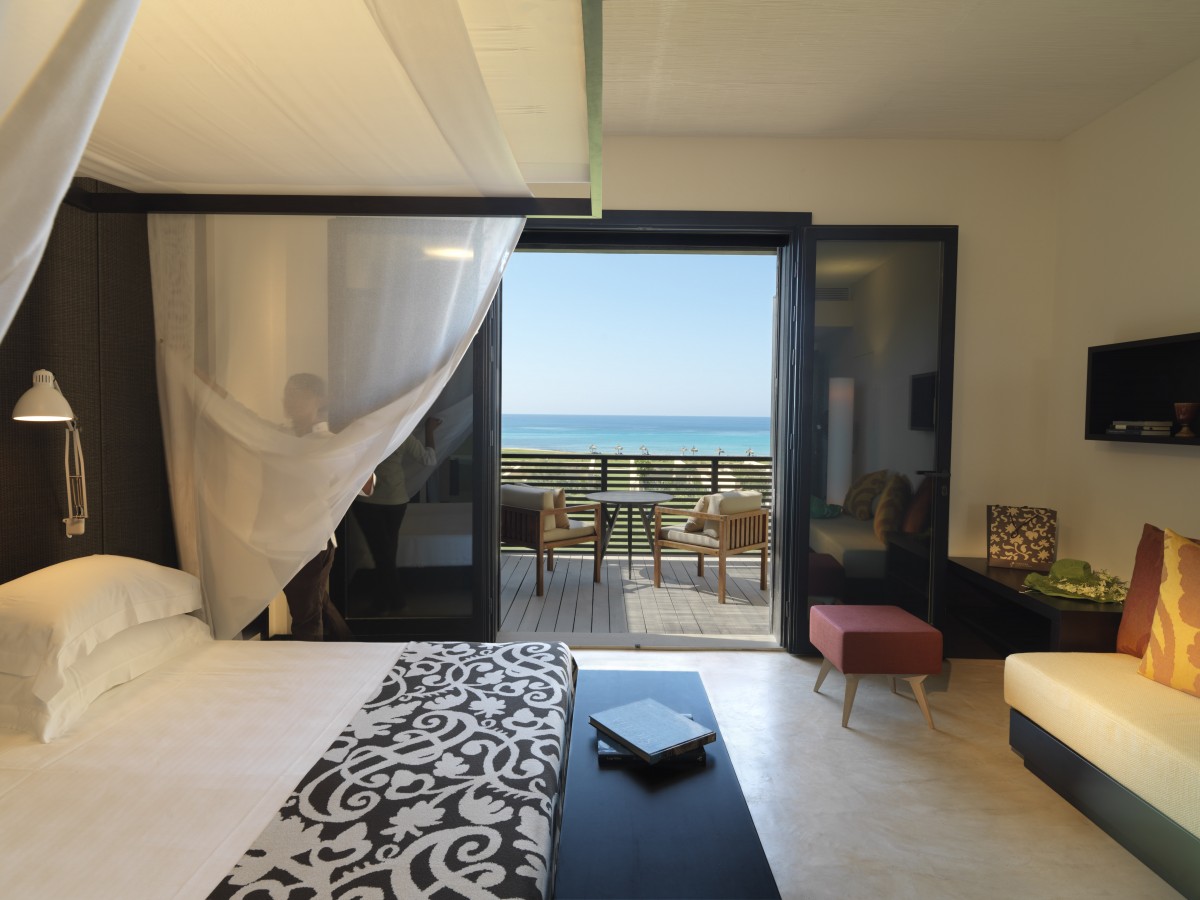 DELUXE ROOM