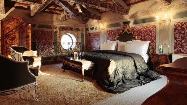 PRESIDENTIAL SUITE