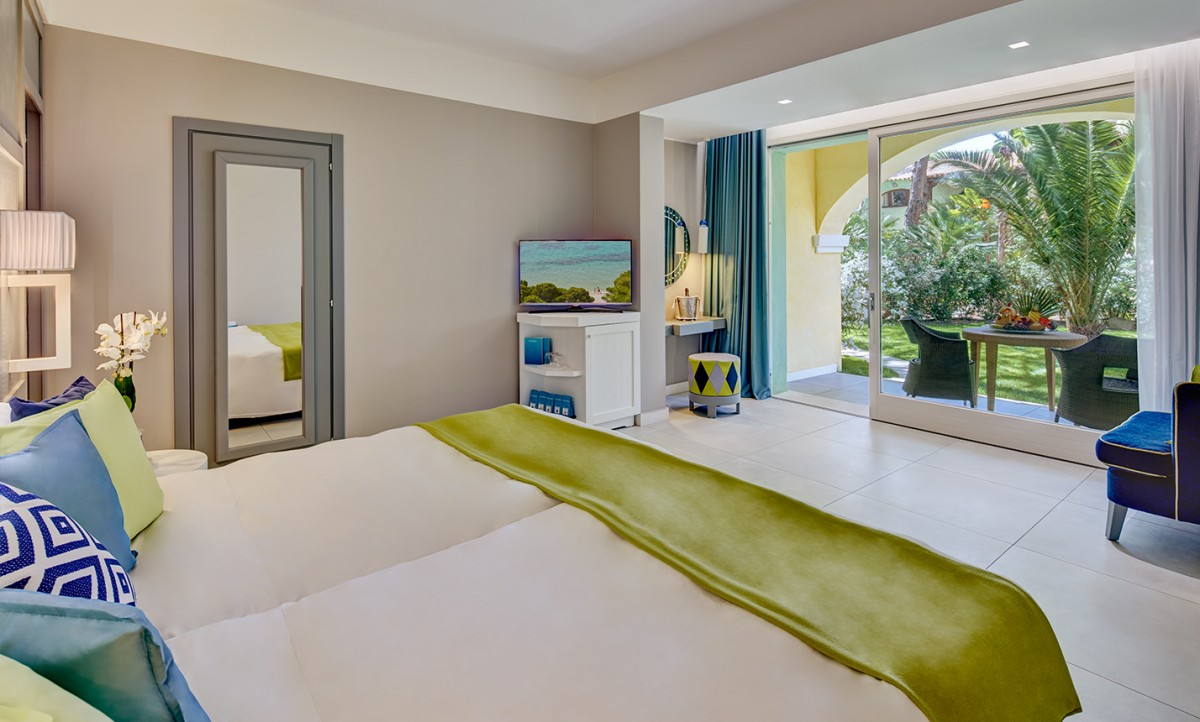 DELUXE FAMILY ROOM