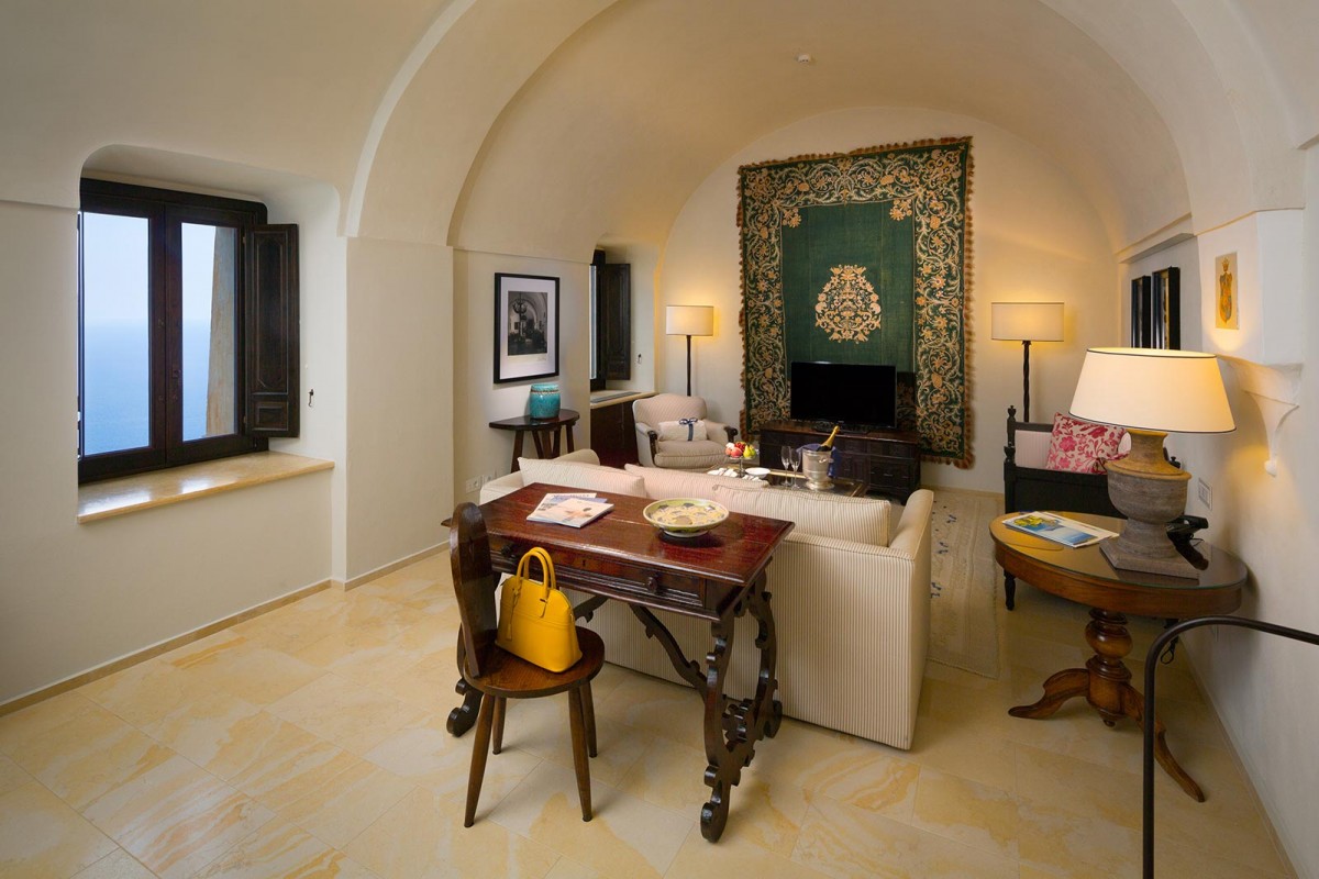 DELUXE OPEN SPACE SUITE SEA VIEW