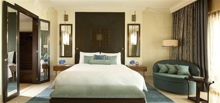 CORNER ONE BEDROOM SUITE