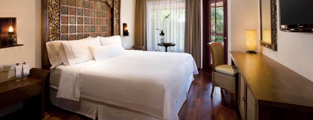 ONE-BEDROOM SUITE