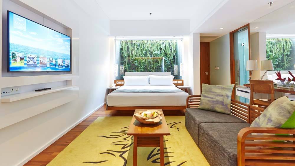 BEACHFRONT POOL SUITE