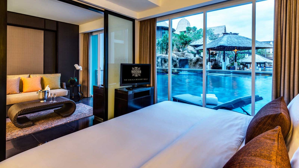 DELUXE POOL ACCESS