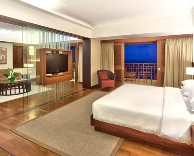 KING ONE BEDROOM SUITE OCEAN VIEW
