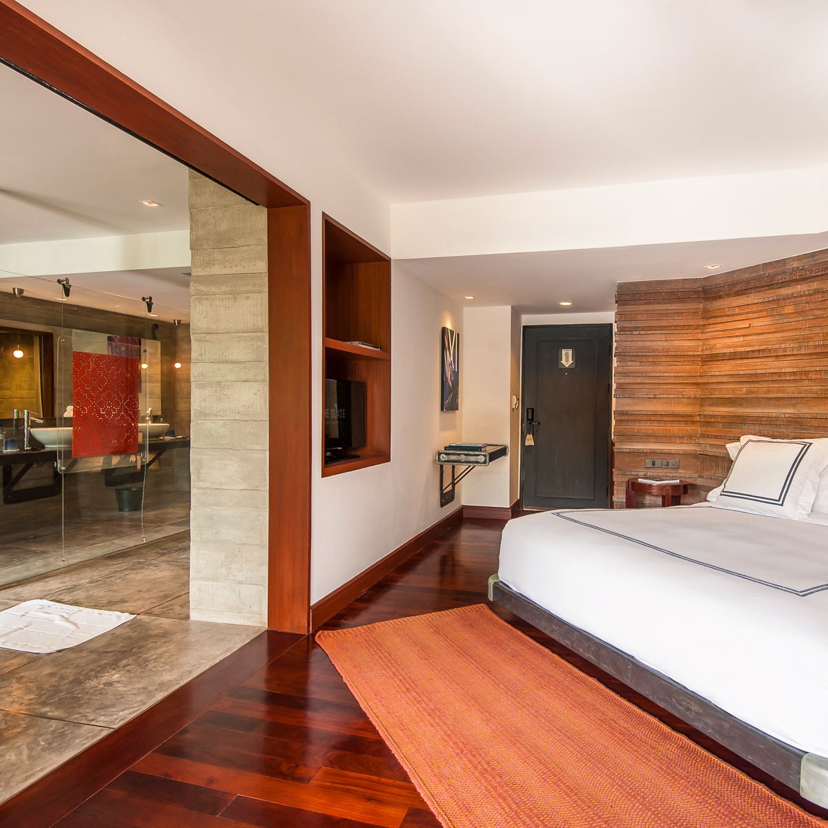 PEARL BED SUITE
