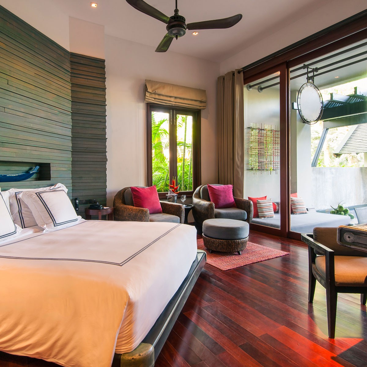 POOL SUITE