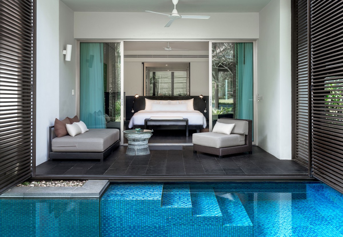 GRAND DELUXE LAGOON POOL ROOM