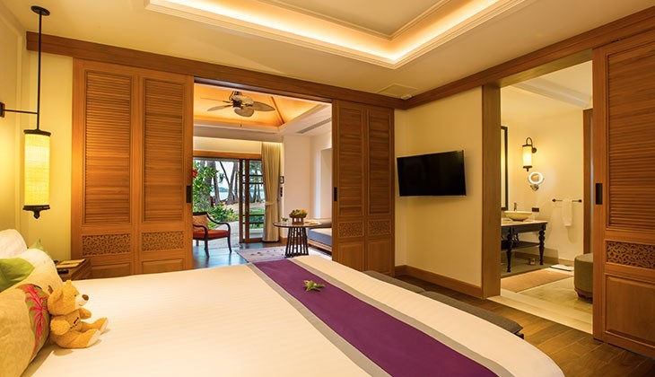 DELUXE BEACHFRONT VILLA