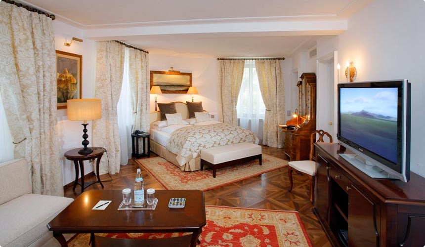 JUNIOR SUITE
