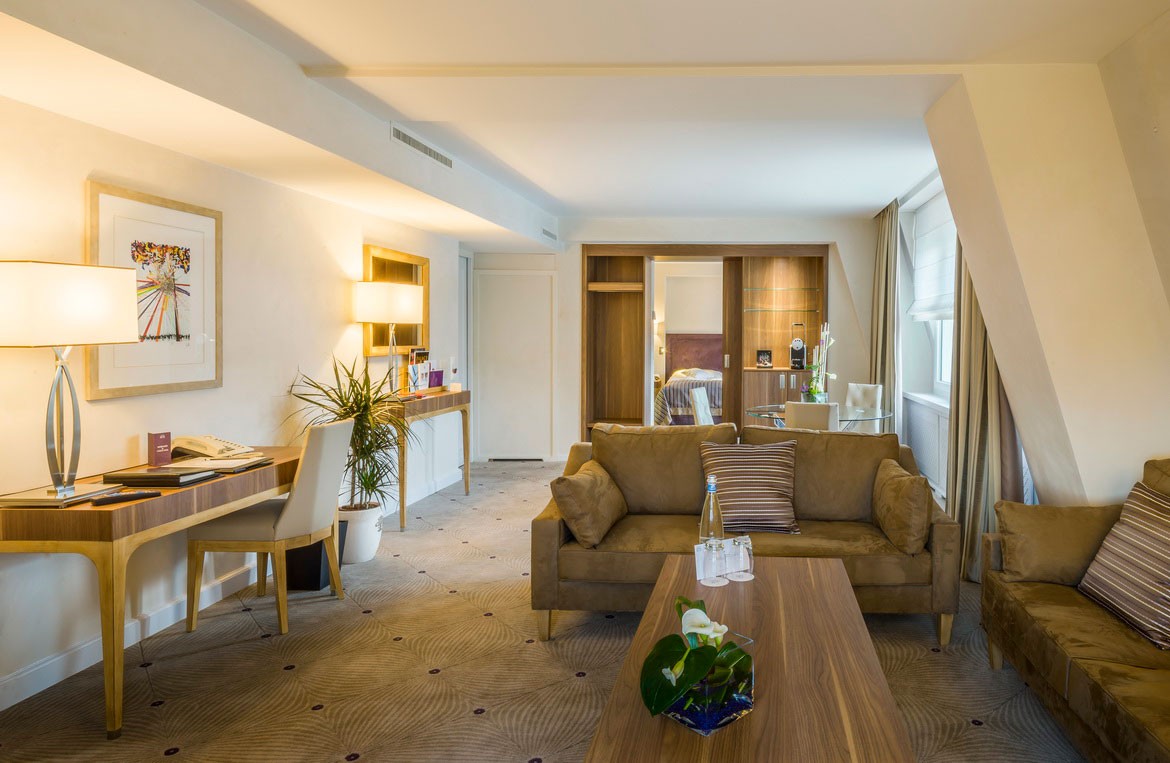 SUITE CITY VIEW