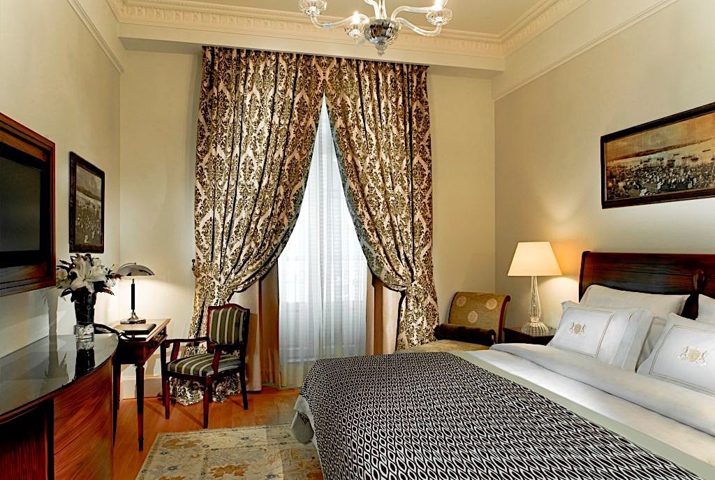 DELUXE PERA SIDE ROOM