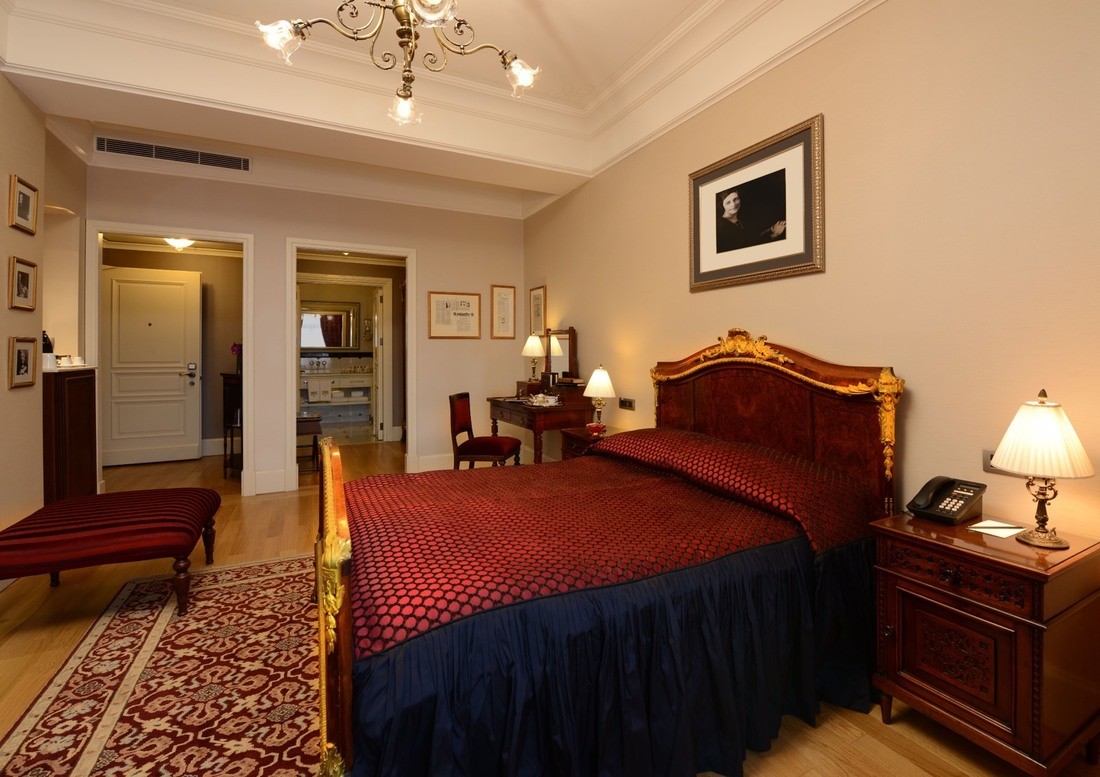 AGATHA CHRISTIE ROOM